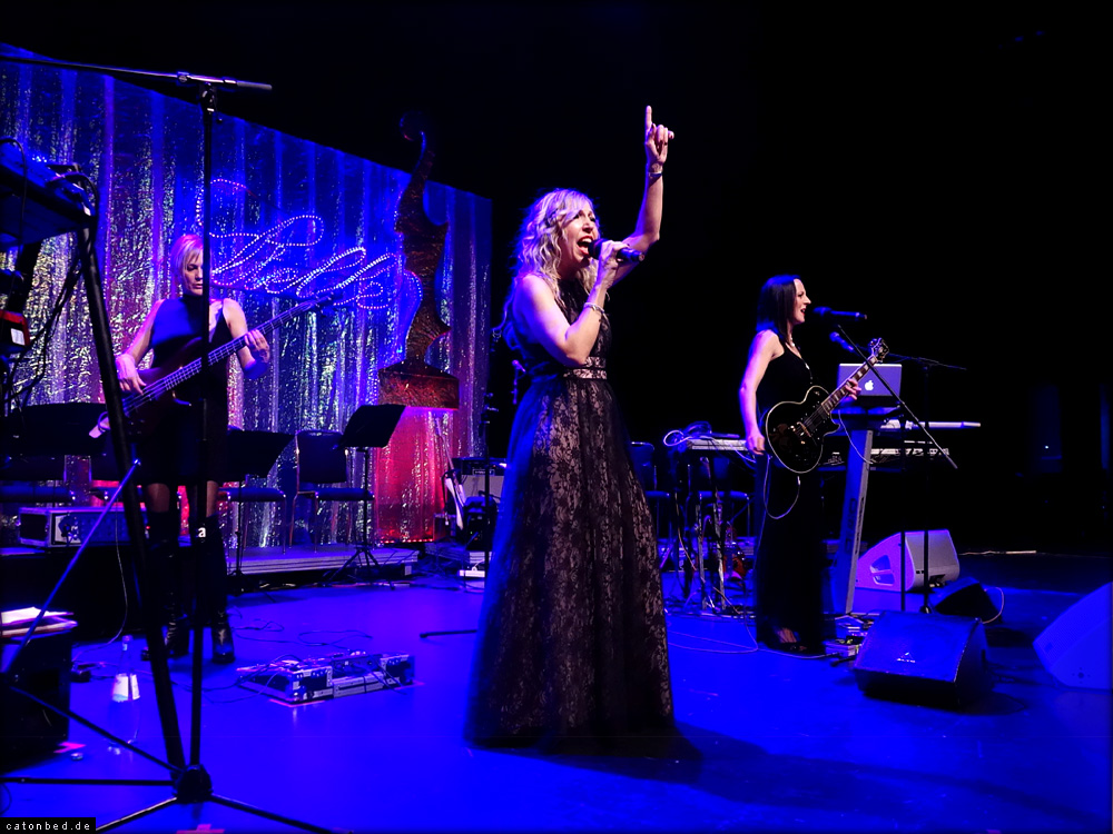 Curve Pericolose band femminile