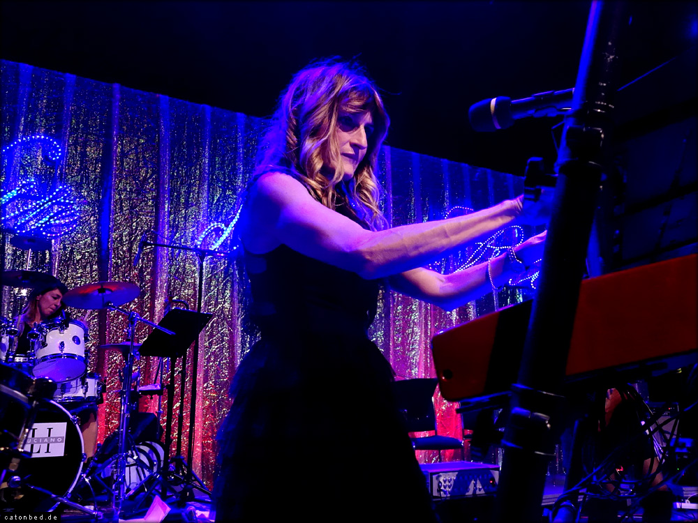 Curve Pericolose band femminile