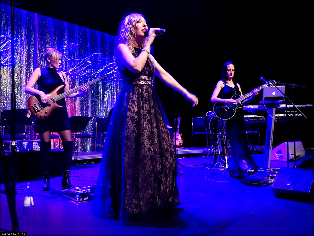 Curve Pericolose band femminile