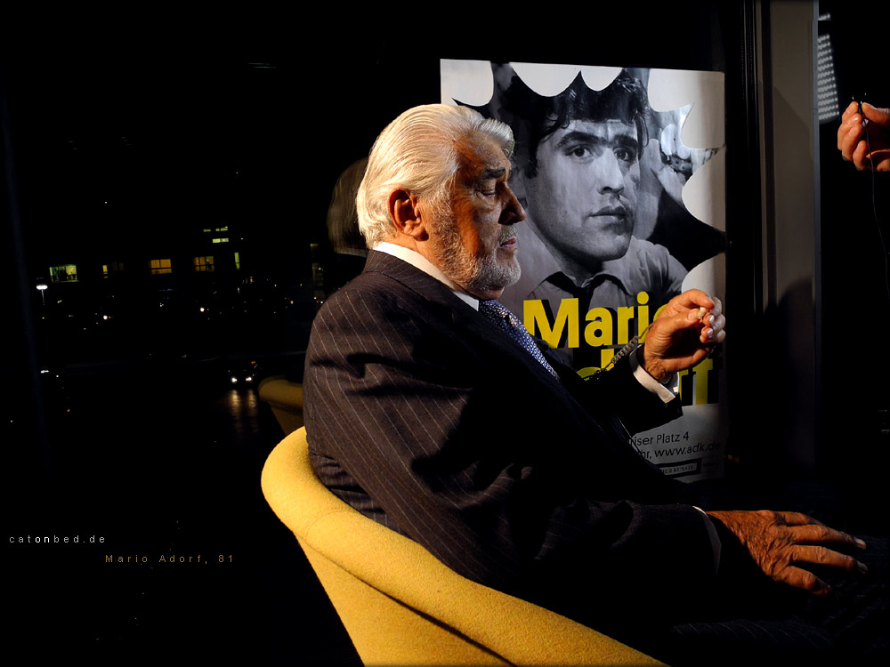 Mario Adorf bei einer Tonprobe