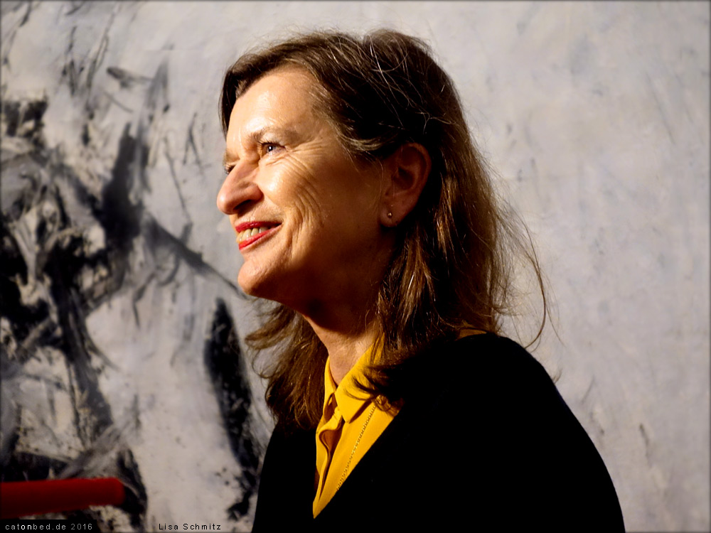 Lisa Schmitz, Kustodin und Kuratorin der Brus-Ausstellung