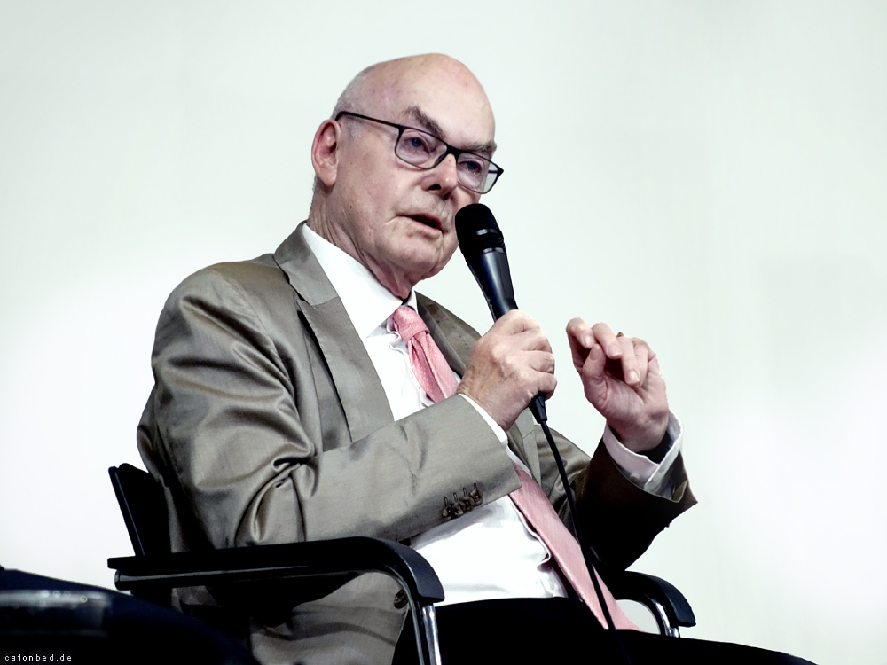Dieter Richter in einem Gespräch