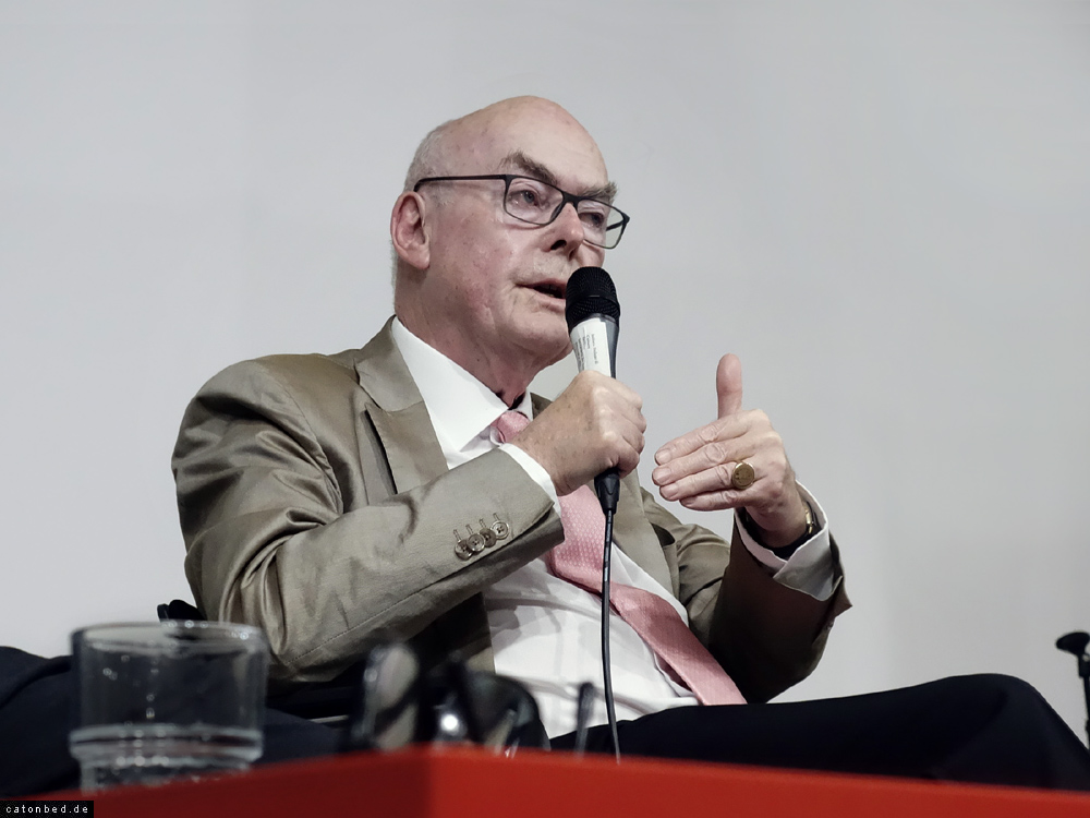 Dieter Richter in einem Gespräch
