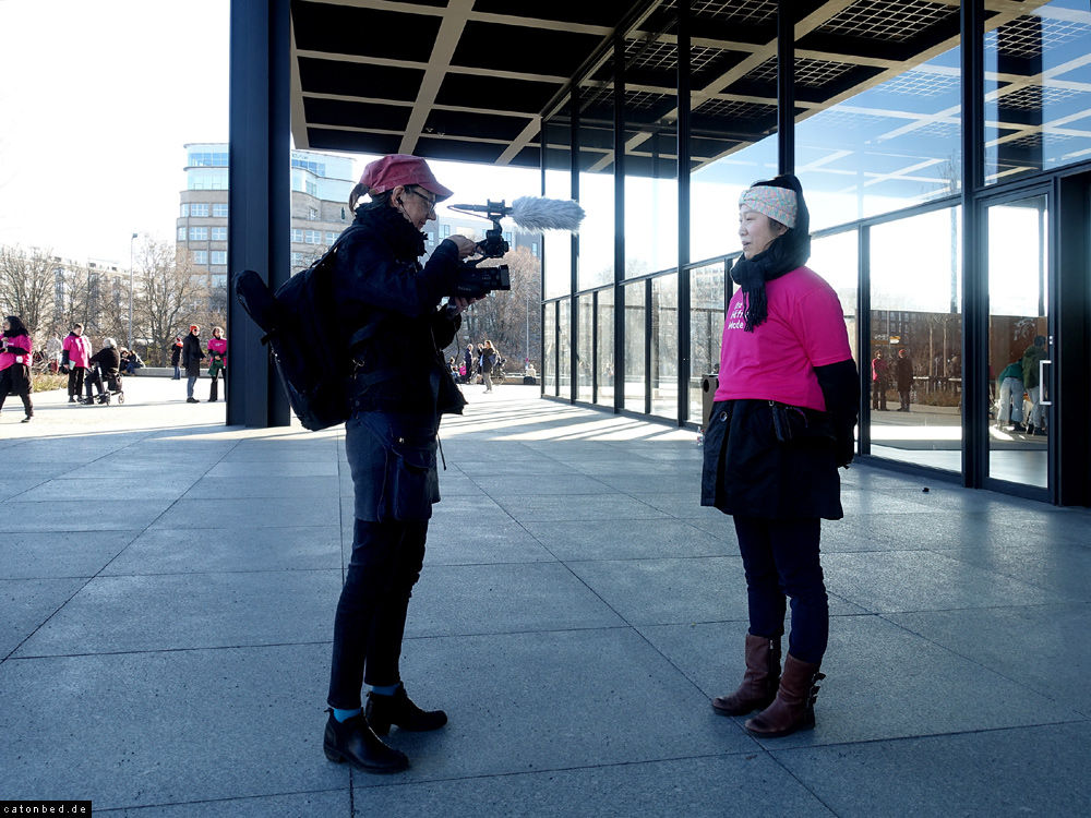 Neue Nationalgalerie: FairShare Aktion, 8.3.2022  BERLIN: Maria Wirth, Galeristin und BAZON BROCK