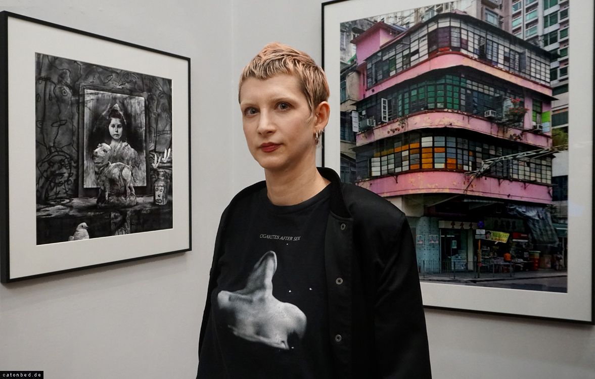 Claudelle, Assistentin bei Buchkunst