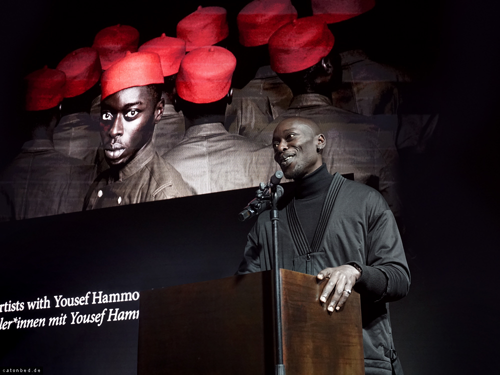 Auf der Bühne Omar Victor Diop