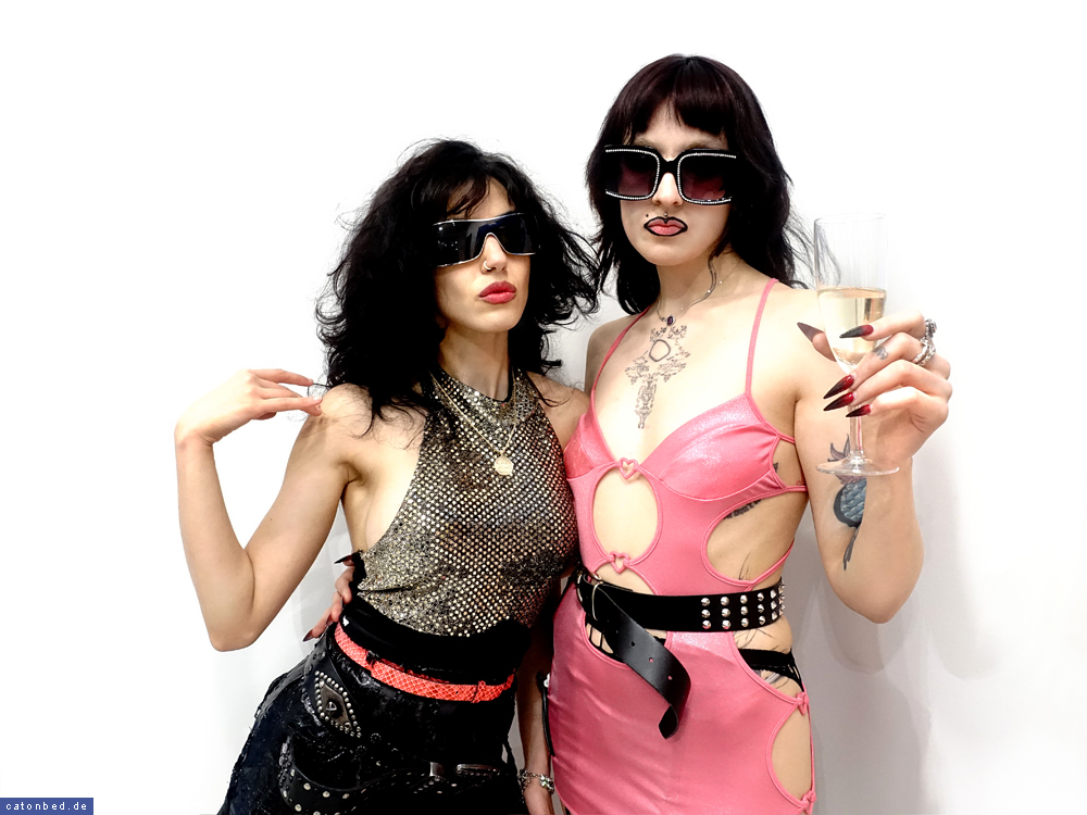 Robert Grunenfeld - // When form becomes attitude - Opening // Two girls 