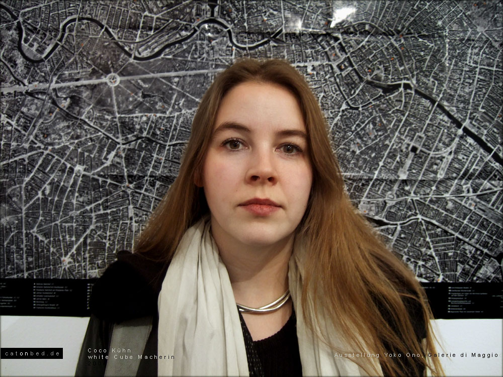 <leer>Coco Kühn, artist and Curator