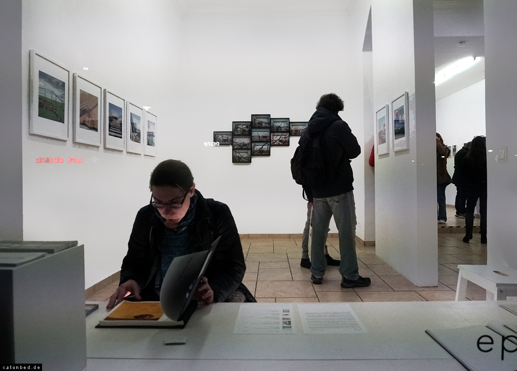 Liaison und Pathos: Fotografien von Angela Bröhan