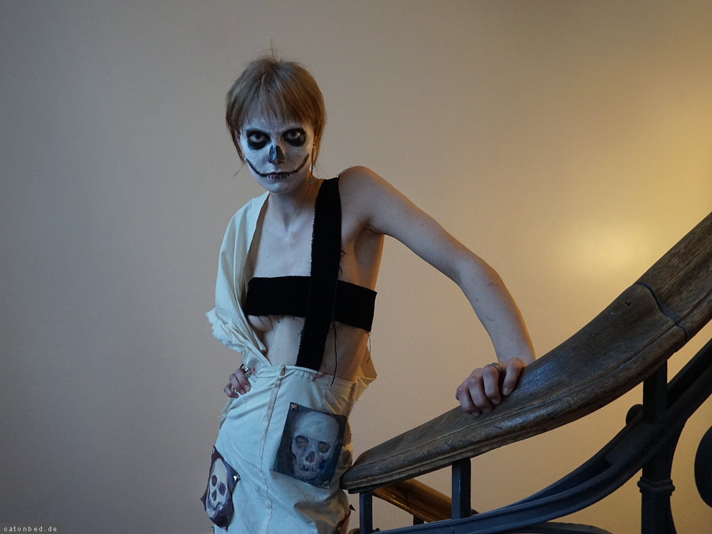 Der Tod / "Let&acute;s have a ball!" POP-UP! im Camaro Haus