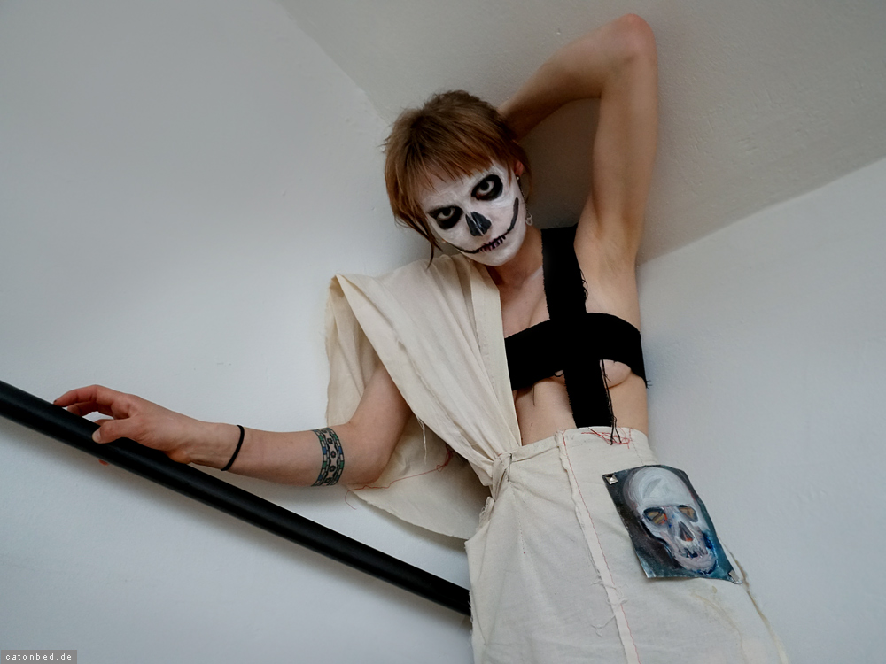 Der Tod / "Let&acute;s have a ball!" POP-UP! im Camaro Haus