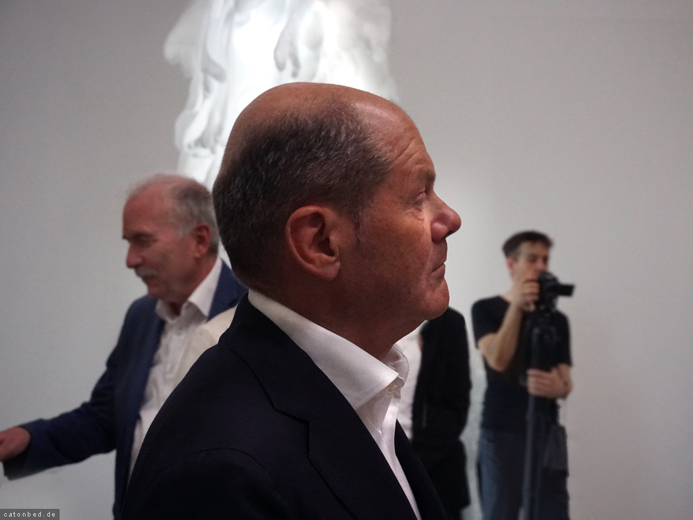 Olaf Scholz im Kunsthaus Potsdam 