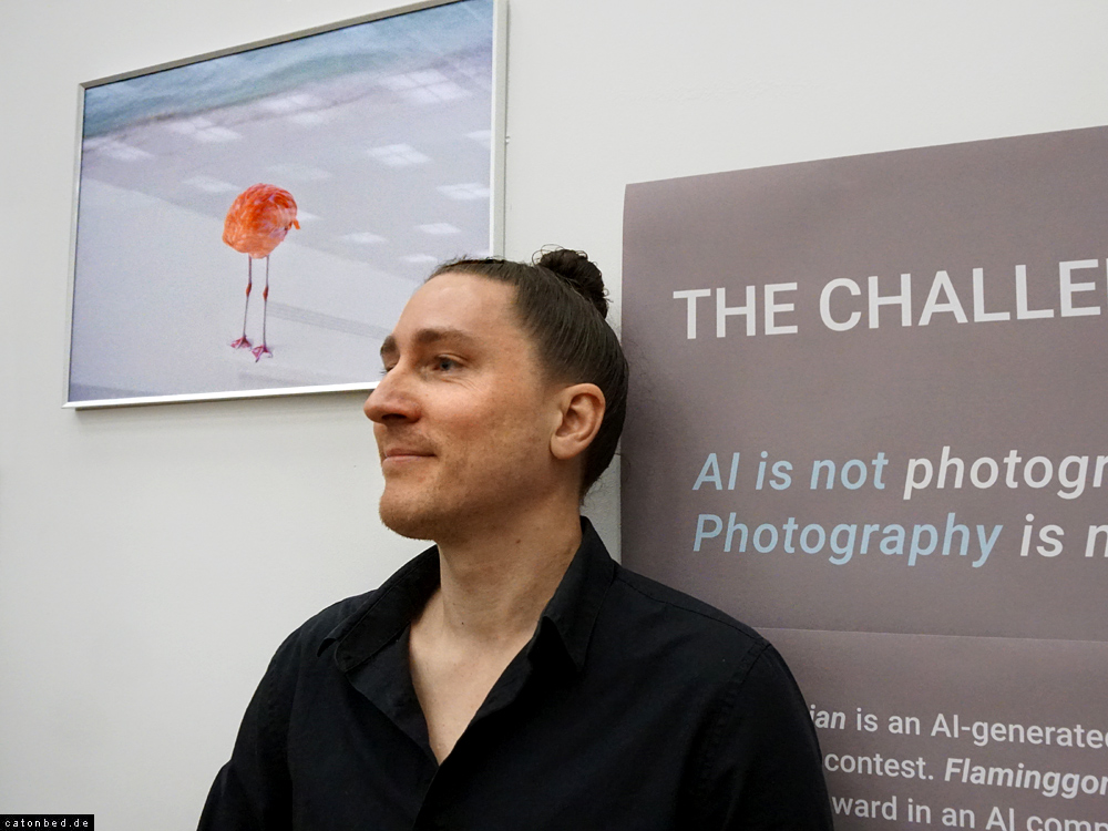 "FLAMINGONE" des Fotografen Miles Astray - Photography vs Promptography