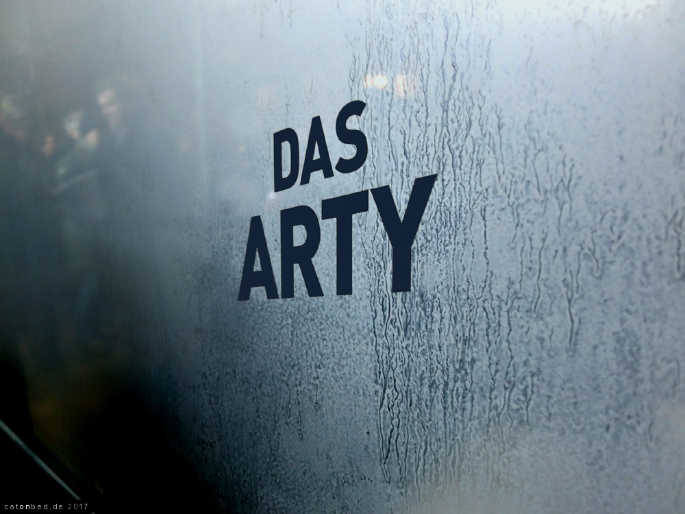 Arty  / Das Schau Fenster