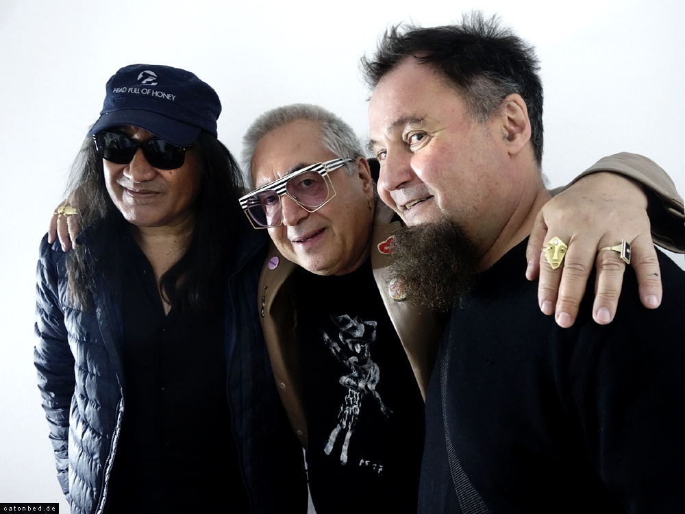 Zam Johnson, Schlangenbader, JOAX