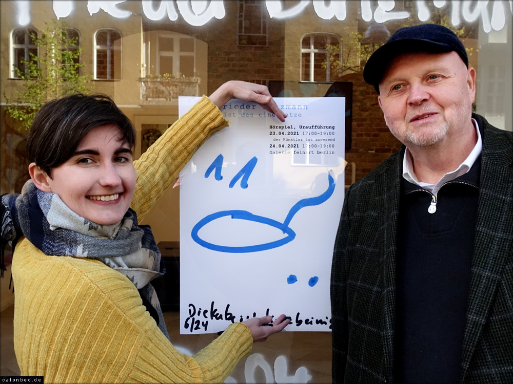 Maria Wirth, Galeristin und Frieder Butzmann ( ist das eine Katze?)