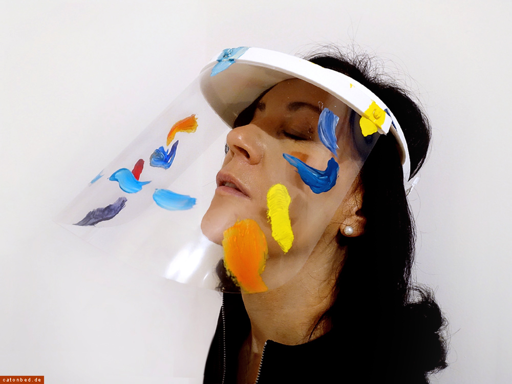 Aurore Millet und eine von ihr gestaltete Maske