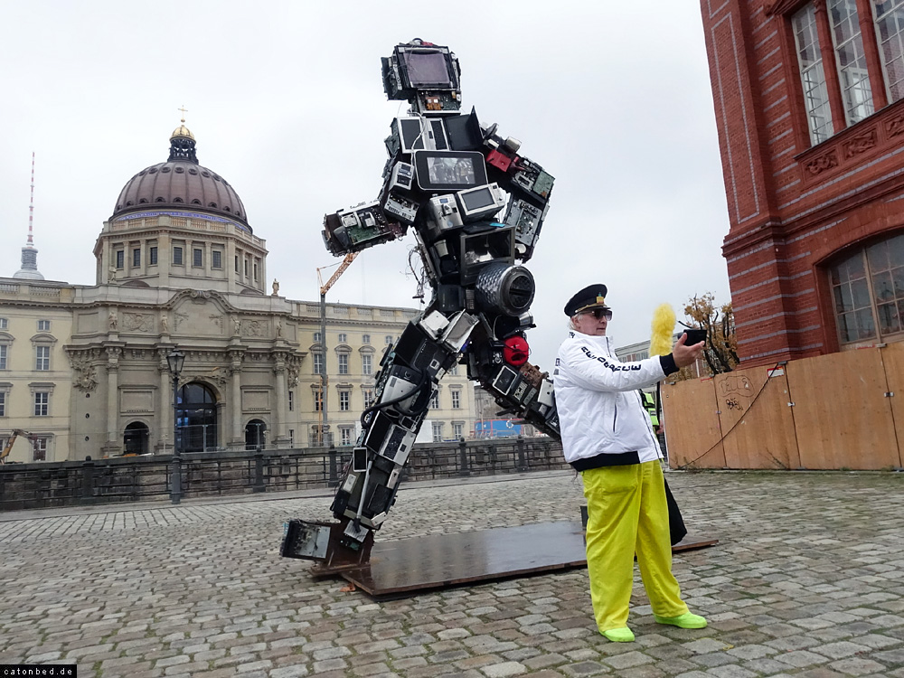 HA Schult, Schrottskulptur, Berlin 2011-2
