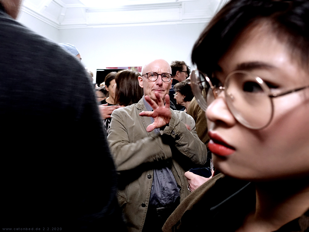 Achim Freyer, 2020vor seinen Bildern