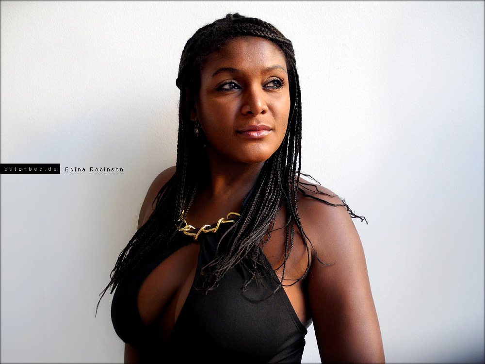 Edina Robinson, Dancer Mambo No 5