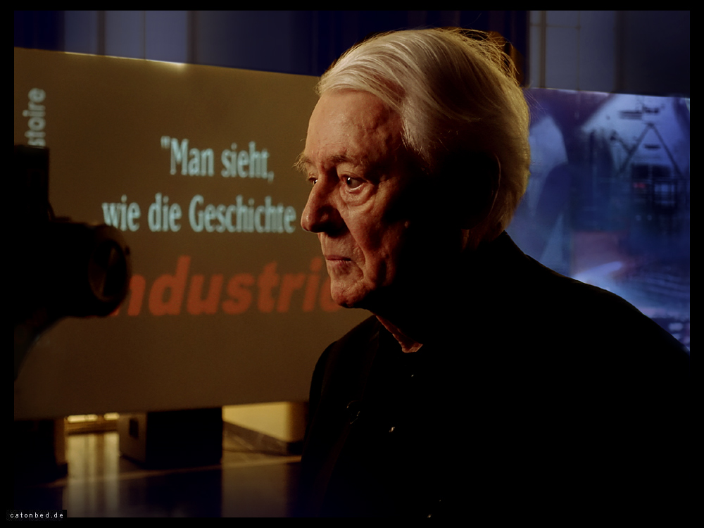 Alexander Kluge während eines Interviews
