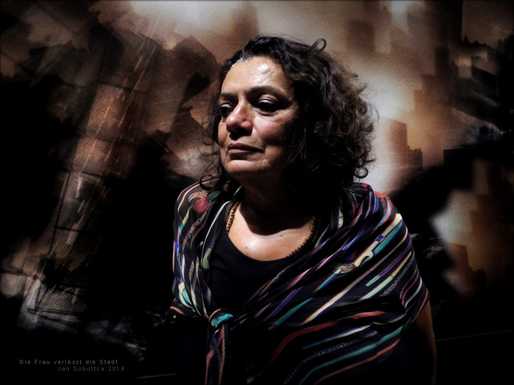 La donna lascia la città