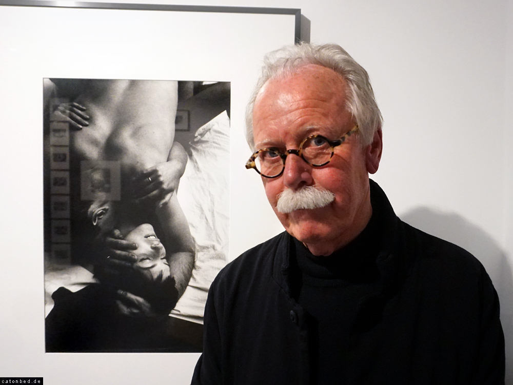 Hans-Michael Koetzle vor Foto Barbara - Will McBride - Br&ouml;han-Museum