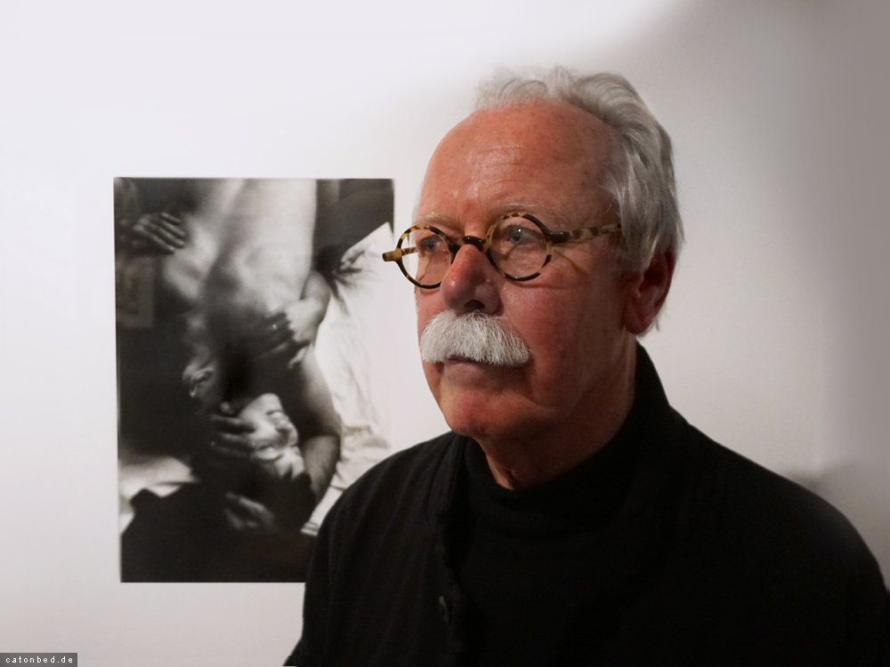 Hans-Michael Koetzle vor Foto Barbara - Will McBride - Br&ouml;han-Museum
